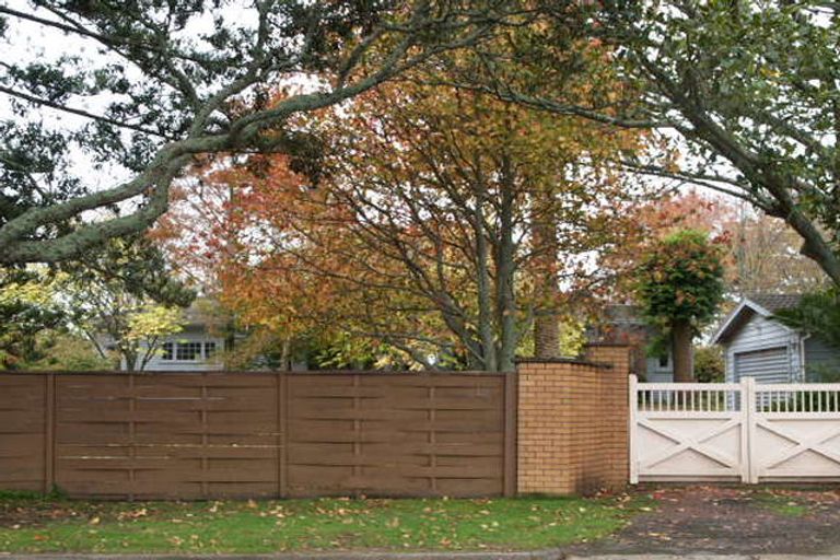 Photo of property in 18 Cockle Bay Road, Cockle Bay, Auckland, 2014