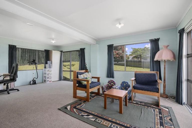 Photo of property in 18 Roick Parade, Glen Eden, Auckland, 0602