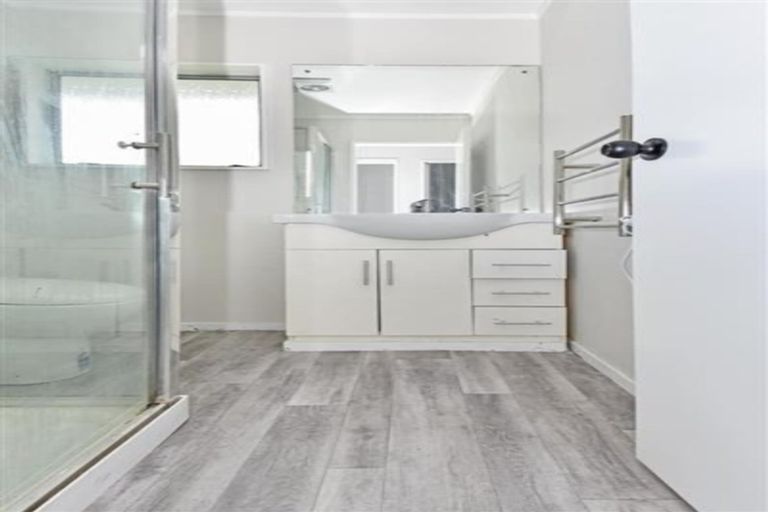 Photo of property in 56 Pukeroa Place, Papakura, 2110