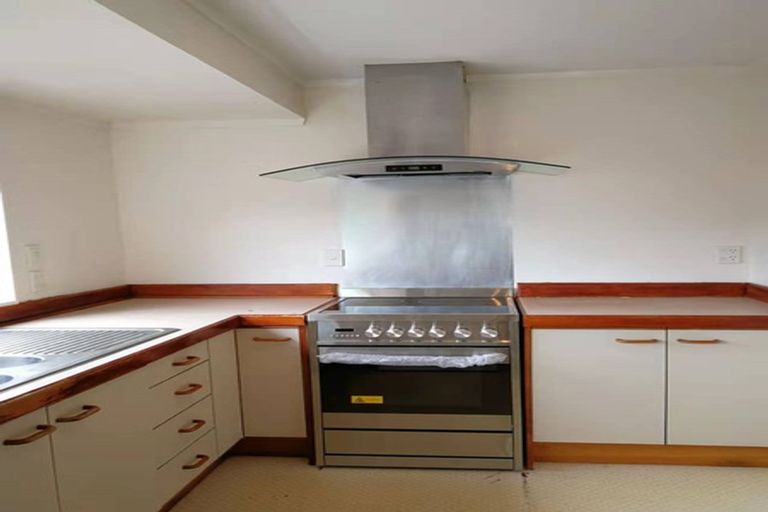 Photo of property in 60b Glennandrew Drive, Half Moon Bay, Auckland, 2012