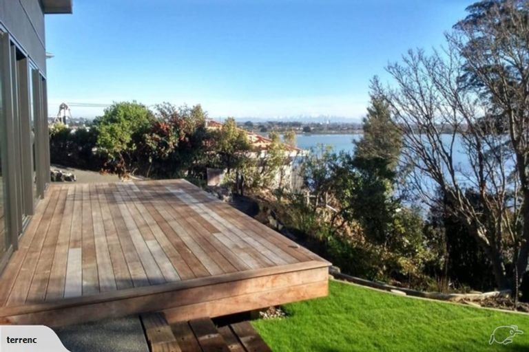 Photo of property in 5 Te Awakura Terrace, Mount Pleasant, Christchurch, 8081