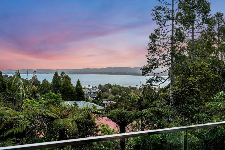 Photo of property in 35 Pluto Place, Beach Haven, Auckland, 0626