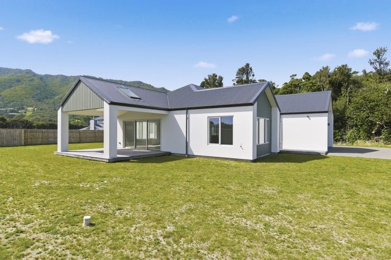 Photo of property in 7 Pihoihoi Close, Waikanae, 5036