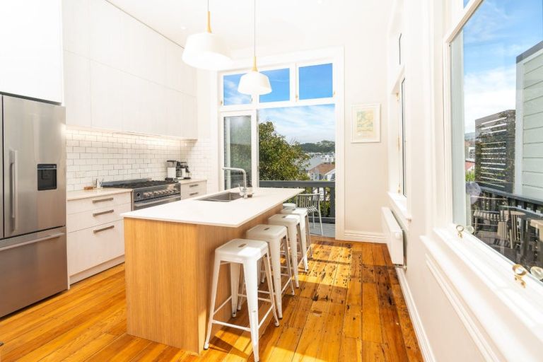 Photo of property in 84 Roxburgh Street, Mount Victoria, Wellington, 6011