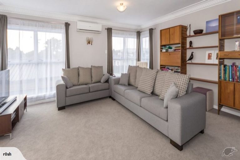 Photo of property in 2/10 Liverpool Street, Papakura, 2110