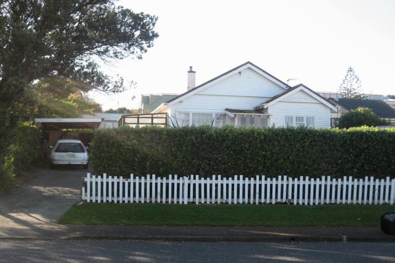 Photo of property in 6 Bay Drive, Titahi Bay, Porirua, 5022