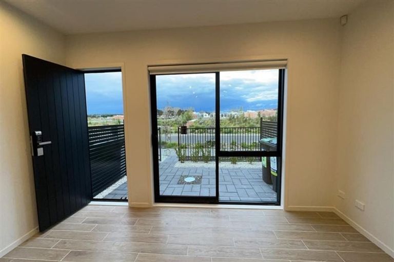 Photo of property in 17 Aramata Road, Papakura, 2110