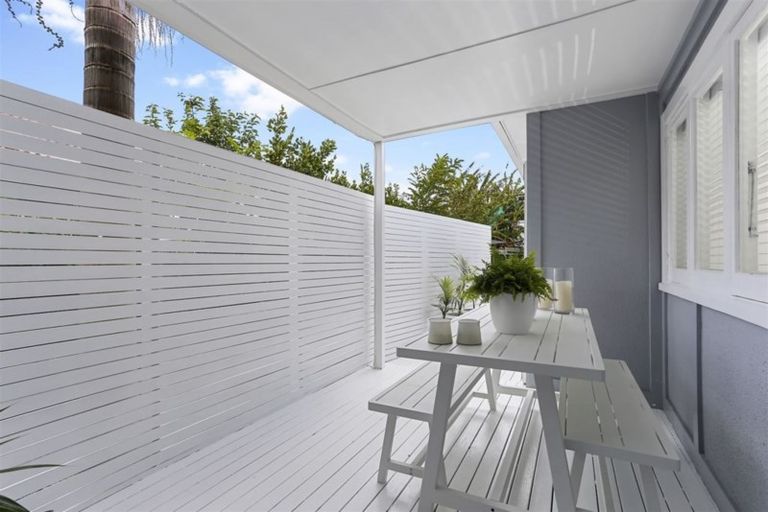 Photo of property in 4a Tiroroa Avenue, Te Atatu South, Auckland, 0610