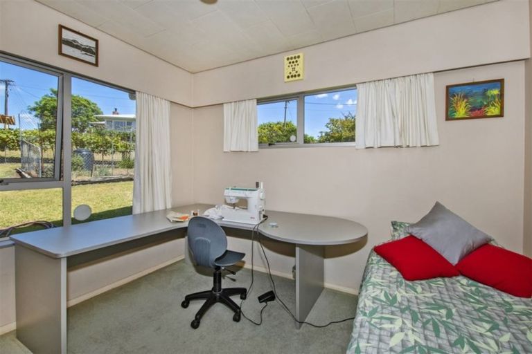 Photo of property in 15 Adams Place, Te Kamo, Whangarei, 0112