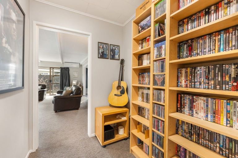 Photo of property in 18 Chippendale Crescent, Highbury, Palmerston North, 4412