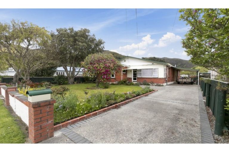 Photo of property in 22 Burnside Street, Waterloo, Lower Hutt, 5011