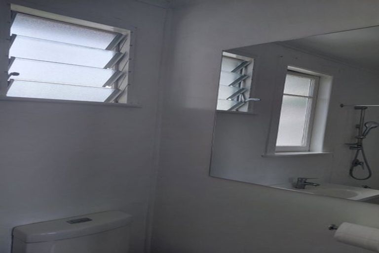 Photo of property in 1/12 Hinekohu Street, New Lynn, Auckland, 0600