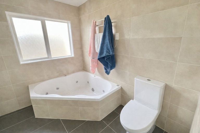 Photo of property in 92a Schnapper Rock Road, Schnapper Rock, Auckland, 0632