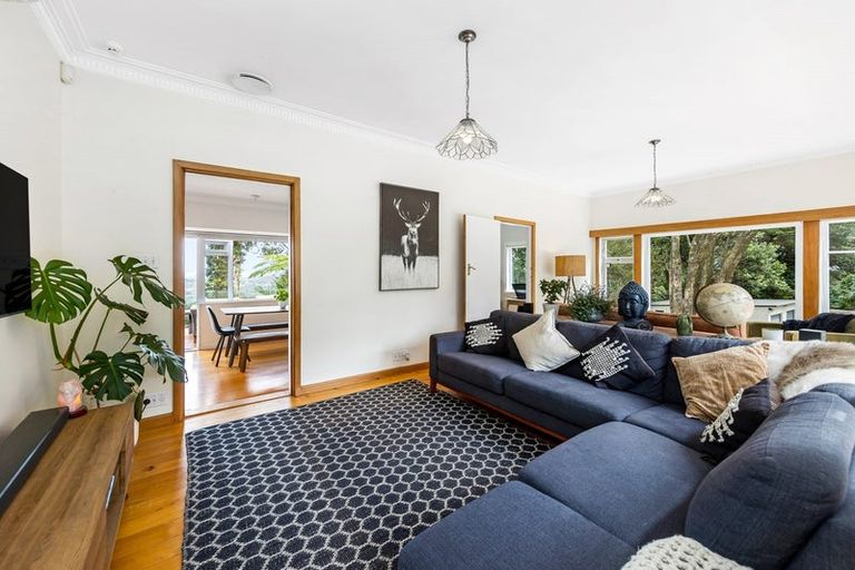 Photo of property in 114 Scenic Drive, Titirangi, Auckland, 0604