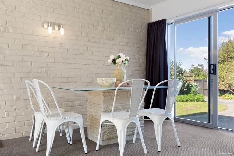 Photo of property in 1/1a Margaret Place, Milford, Auckland, 0620