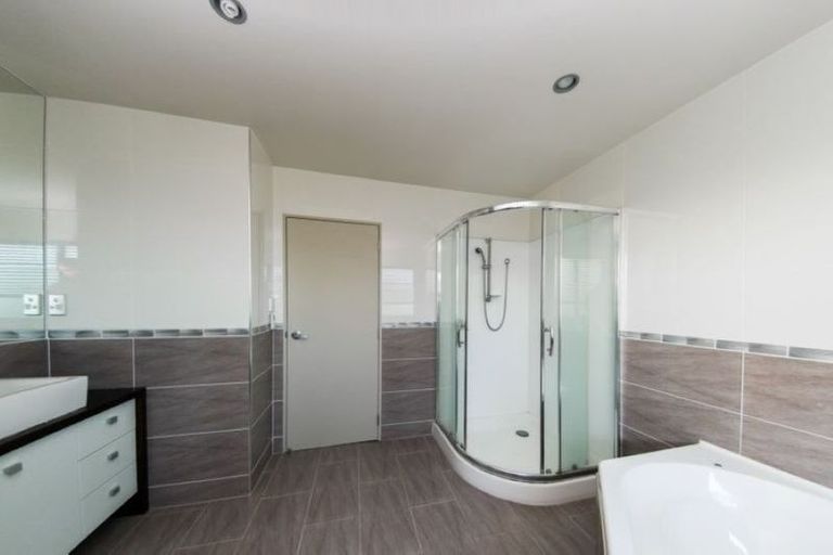 Photo of property in 30 Cherrywood Crescent, Northpark, Auckland, 2013