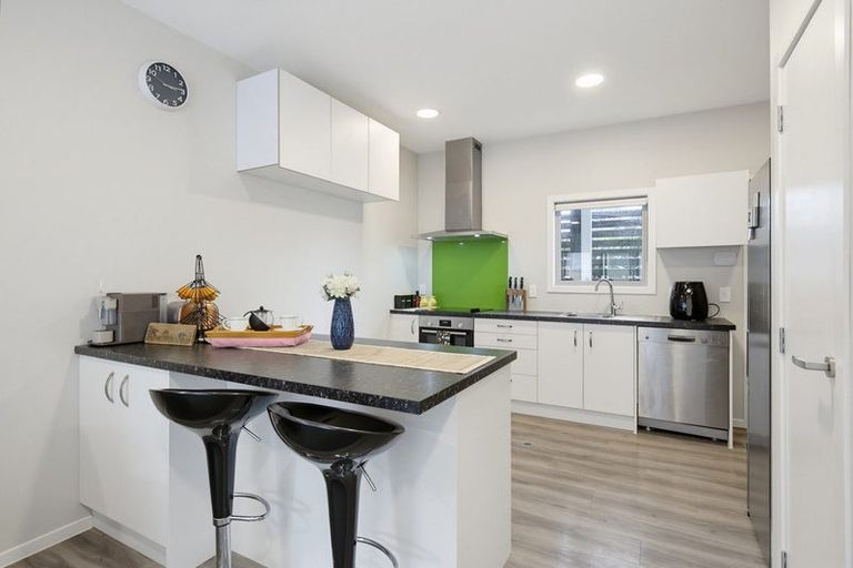 Photo of property in 25 Batchelor Street, Newlands, Wellington, 6037