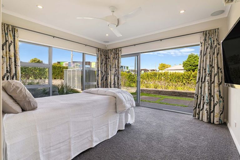 Photo of property in 36 Gilbransen Road, Kumeu, 0810