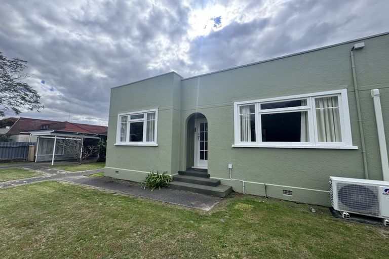 Photo of property in 12 Moana Street, Hokowhitu, Palmerston North, 4410