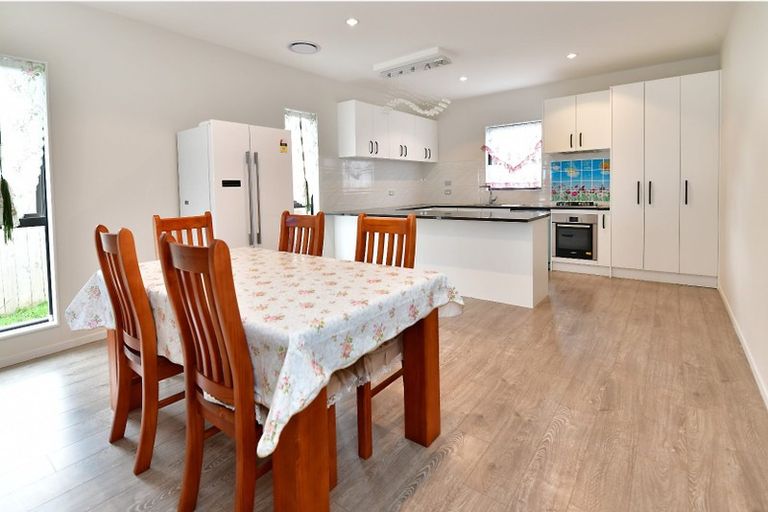 Photo of property in 16 Kahu Close, Orewa, 0931