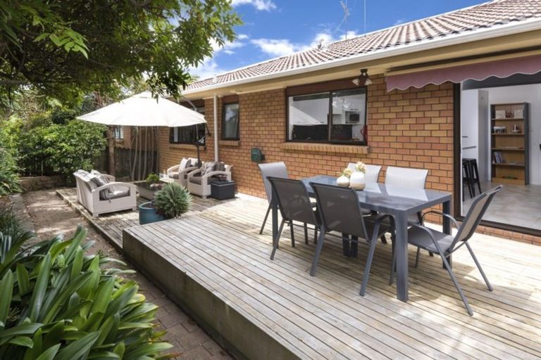 Photo of property in 2/98 Gosford Drive, Botany Downs, Auckland, 2010