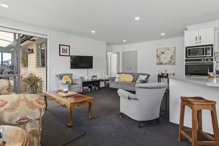 Photo of property in Waterview Estate, 6/4 Greystone Place, Omokoroa, 3114