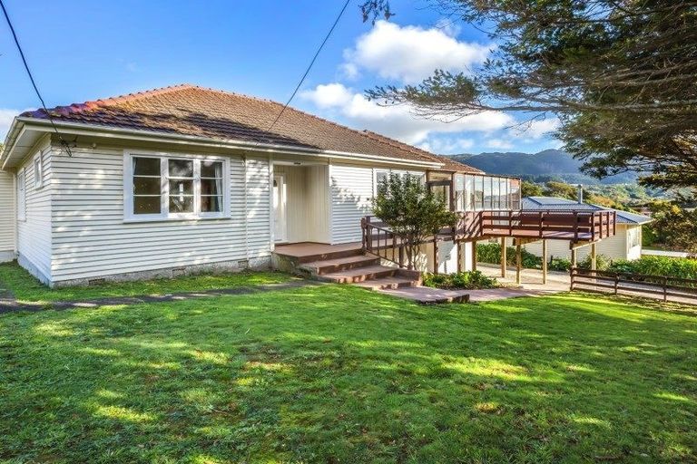 Photo of property in 48 Collins Avenue, Tawa, Wellington, 5028