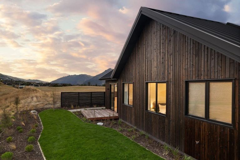 Photo of property in 28 Cunninghams Drive, Jacks Point, Queenstown, 9371