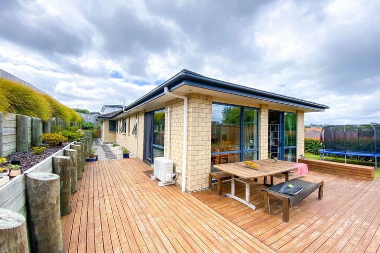 Photo of property in 2 Northbrook Close, Greenhithe, Auckland, 0632