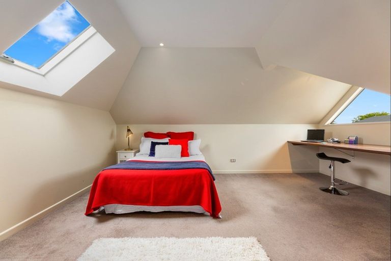 Photo of property in 100 Willowview Drive, Redwood, Christchurch, 8051