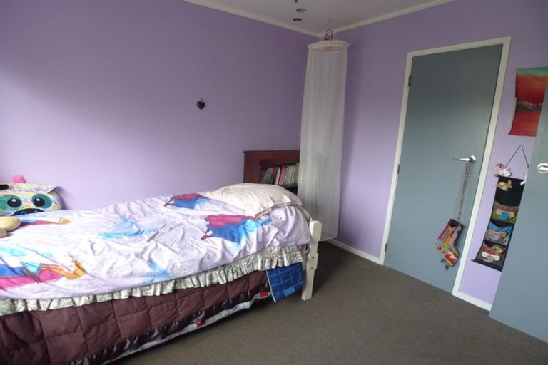 Photo of property in 16 Panzic Place, Glen Eden, Auckland, 0602