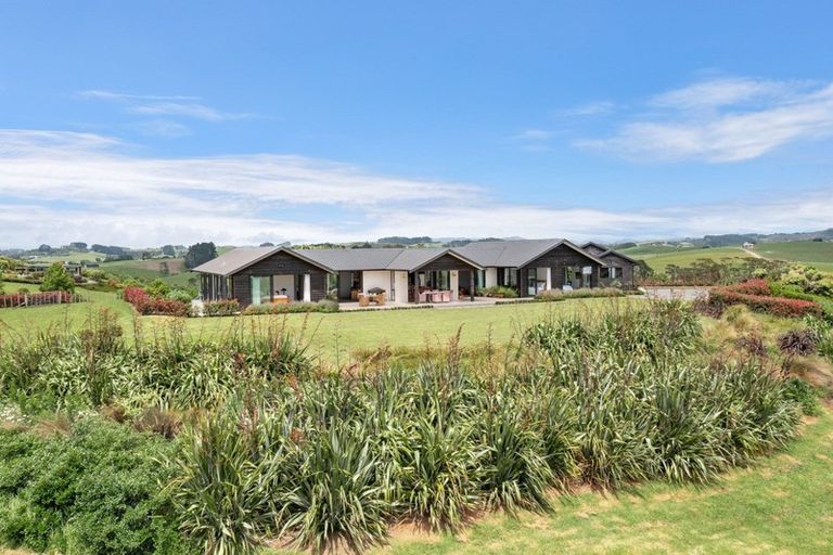 Photo of property in 16 Tamahunga Drive, Matakana, Warkworth, 0985