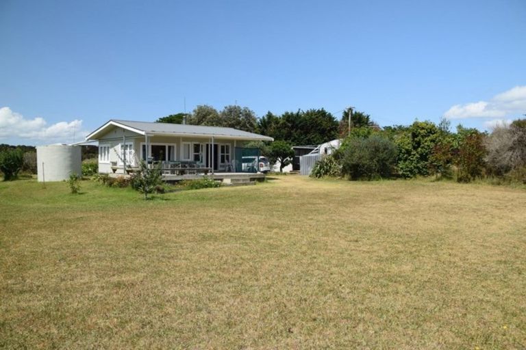 Photo of property in 37 Birds Beach Road, Tapora, Wellsford, 0977