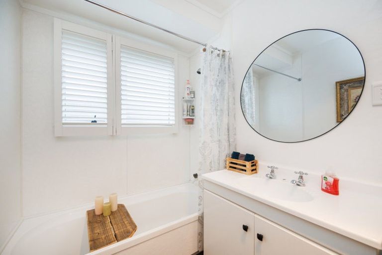 Photo of property in 21 Dalfield Place, Highbury, Palmerston North, 4412