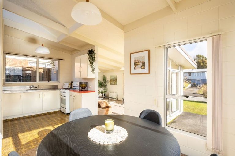 Photo of property in 108 Riversdale Drive, Merrilands, New Plymouth, 4312