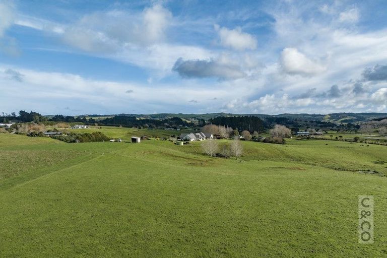 Photo of property in 1242 State Highway 16, Waimauku, 0883