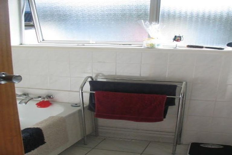 Photo of property in 19 Cascades Road, Pakuranga Heights, Auckland, 2010