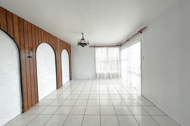 Photo of property in 1 Kelkirk Street, Kelston, Auckland, 0602