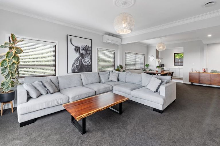 Photo of property in 1/884 Beach Road, Waiake, Auckland, 0630