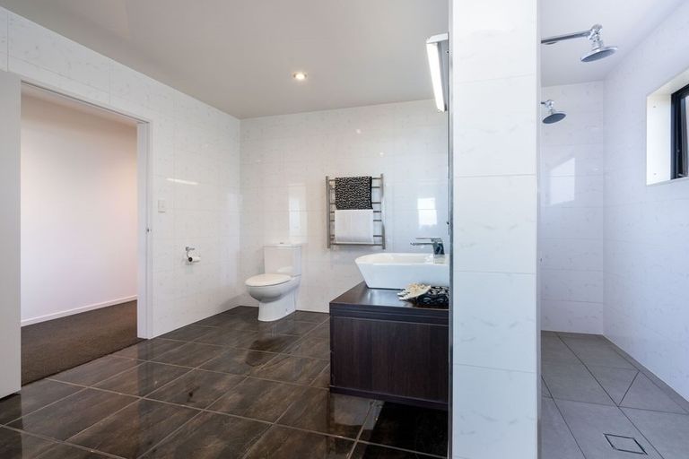 Photo of property in 32 Bedford Parade, Brighton, Dunedin, 9035