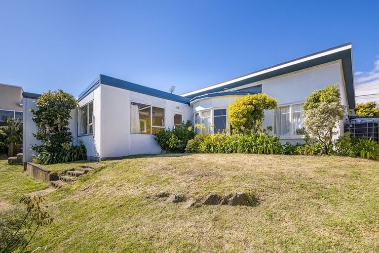 Photo of property in 134 Seaview Road, Paraparaumu Beach, Paraparaumu, 5032