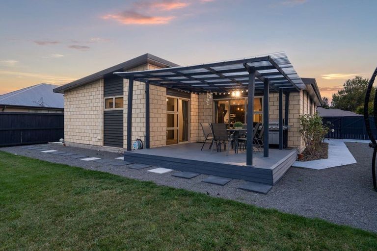 Photo of property in 15 Little Oaks Drive, Yaldhurst, Christchurch, 8042