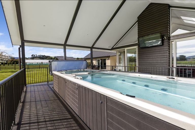 Photo of property in 100 Wingatui Road, Mosgiel, 9024