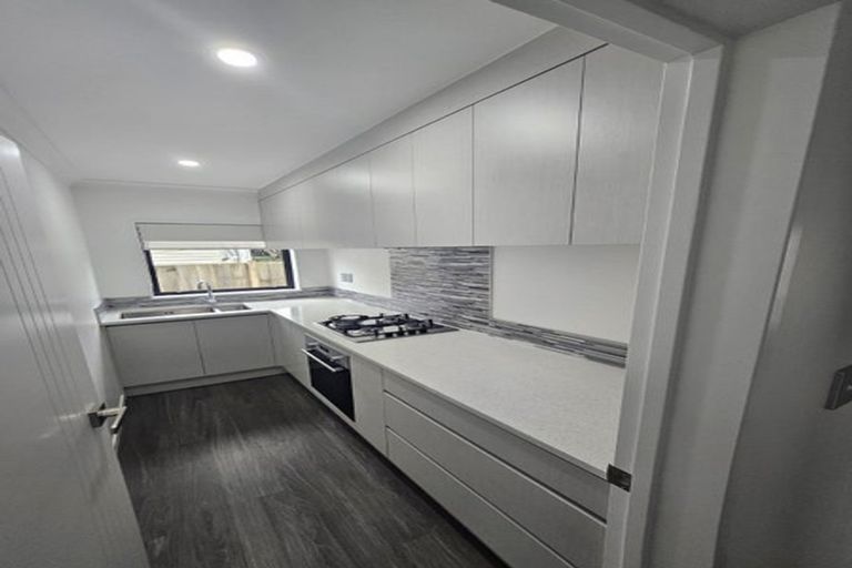 Photo of property in 2/41 Charles Dickens Drive, Mellons Bay, Auckland, 2014