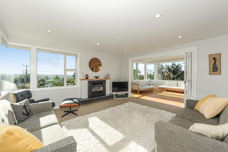 Photo of property in 285a Titirangi Road, Titirangi, Auckland, 0604