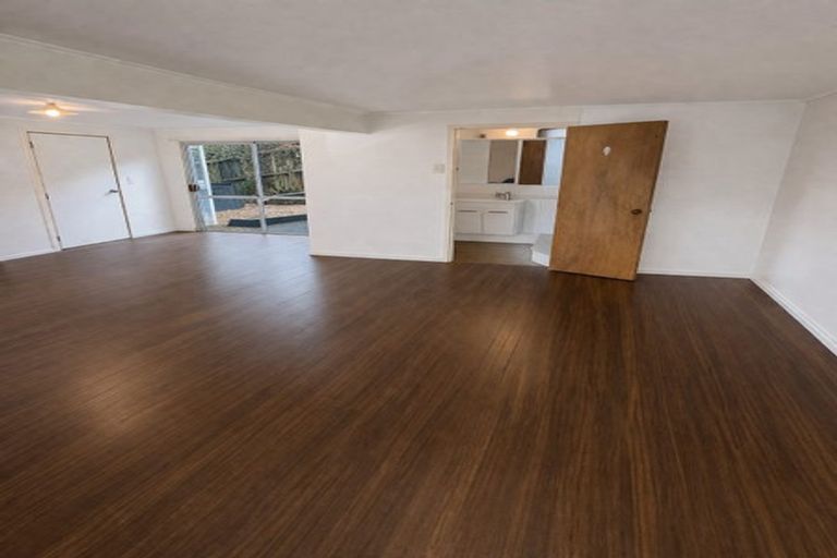 Photo of property in 1/20 Theban Place, Totara Vale, Auckland, 0629