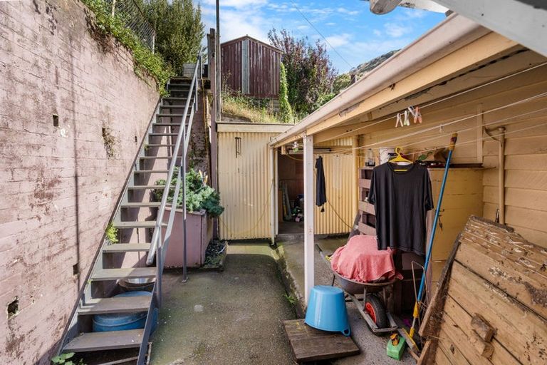 Photo of property in 29 Voelas Road, Lyttelton, 8082