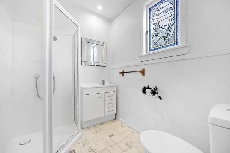 Photo of property in 14 Bertram Road, Kawakawa Bay, Papakura, 2585