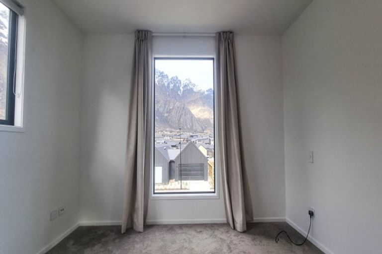 Photo of property in 16 Grain Close, Jacks Point, 9371