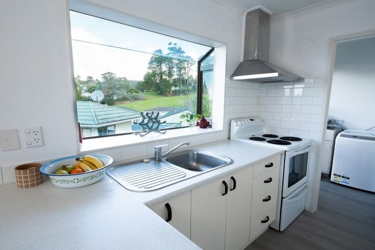 Photo of property in 25 Loughanure Place, Massey, Auckland, 0614